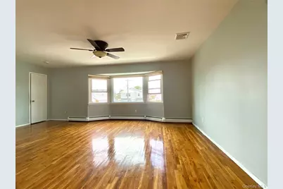 242 Munro Boulevard, Valley Stream, NY 11581 - Photo 10