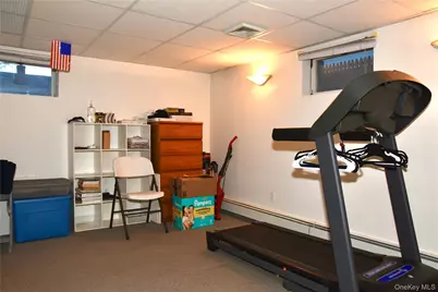 242 Munro Boulevard, Valley Stream, NY 11581 - Photo 18