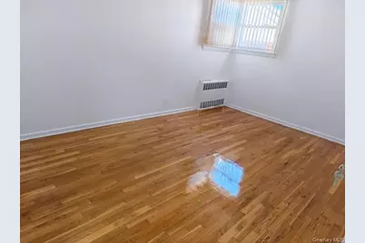58-27 208 St, Bayside, NY 11364 - Photo 10