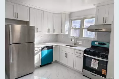 58-27 208 St, Bayside, NY 11364 - Photo 2