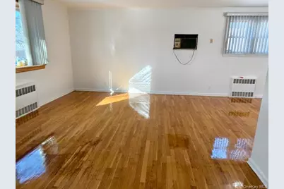 58-27 208 St, Bayside, NY 11364 - Photo 4