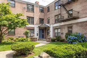 46 Terrace Cir, Great Neck, NY 11021 - Photo 14
