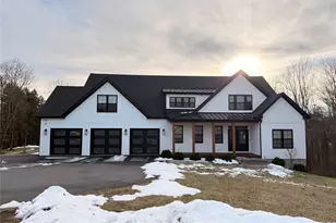 6 Conifer Ct, Poughkeepsie, NY 12603 - Photo 2