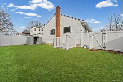 88 N Penataquit Avenue, Bay Shore, NY 11706 - Photo 4