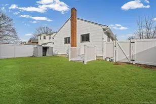 88 N Penataquit Ave, Bay Shore, NY 11706 - Photo 4