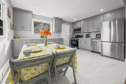 88 N Penataquit Avenue, Bay Shore, NY 11706 - Photo 10