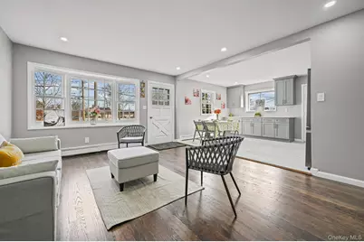 88 N Penataquit Avenue, Bay Shore, NY 11706 - Photo 8