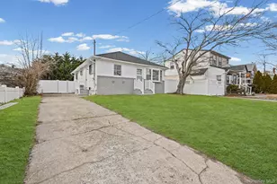 88 N Penataquit Ave, Bay Shore, NY 11706 - Photo 2