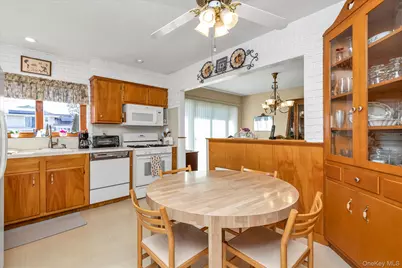 154 S Brush Drive, Valley Stream, NY 11581 - Photo 6