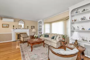 154 S Brush Dr, Valley Stream, NY 11581 - Photo 2