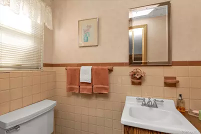 154 S Brush Drive, Valley Stream, NY 11581 - Photo 12