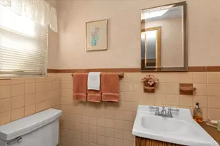 154 S Brush Dr, Valley Stream, NY 11581 - Photo 12