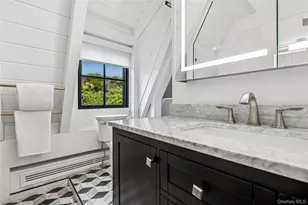 70 Glenview Dr, Southampton, NY 11968 - Photo 32