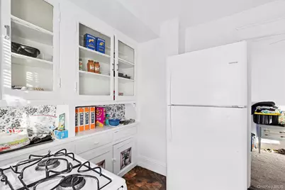 331 Tulip Avenue, Floral Park, NY 11001 - Photo 14