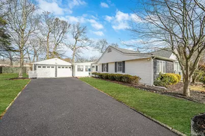 57 Fry Boulevard, Patchogue, NY 11772 - Photo 2