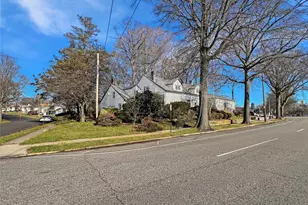 118 Shelter Rock Rd, Roslyn, NY 11576 - Photo 2