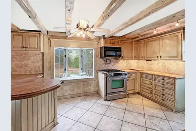 118 Shelter Rock Road, Roslyn, NY 11576 - Photo 10