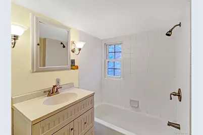 118 Shelter Rock Road, Roslyn, NY 11576 - Photo 18