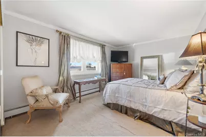 297 Merrick Road #D 1, Amityville, NY 11701 - Photo 14