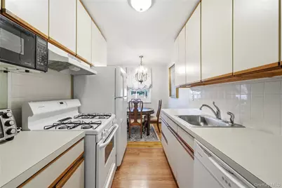 297 Merrick Road #D 1, Amityville, NY 11701 - Photo 10