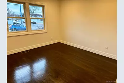 696 N Delaware Avenue, Lindenhurst, NY 11757 - Photo 8