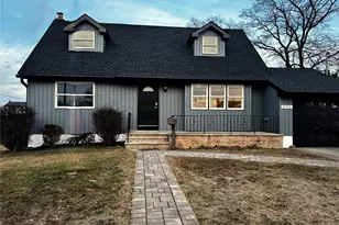 696 N Delaware Ave, Lindenhurst, NY 11757 - Photo 2