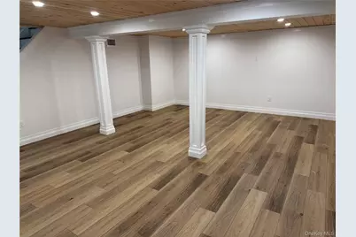 696 N Delaware Avenue, Lindenhurst, NY 11757 - Photo 16