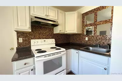 64 Pine Hollow Road #2, Oyster Bay, NY 11771 - Photo 4