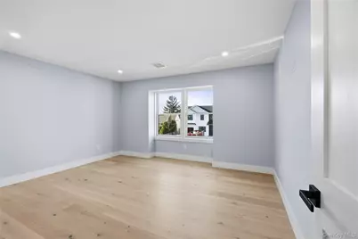 14 Fawn Lane, Westbury, NY 11590 - Photo 18