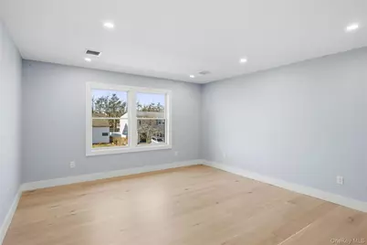 14 Fawn Lane, Westbury, NY 11590 - Photo 20