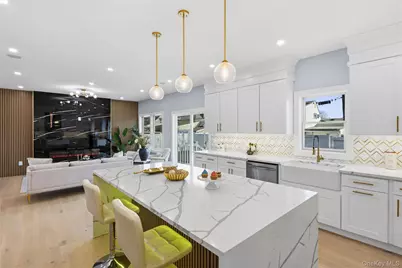 14 Fawn Lane, Westbury, NY 11590 - Photo 10