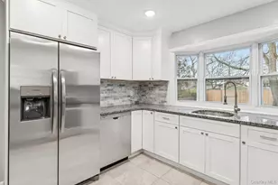 1354 Brooklyn Blvd, Bay Shore, NY 11706 - Photo 16