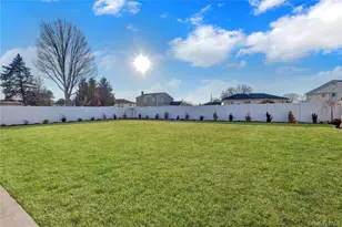 14 Lisa Dr, Deer Park, NY 11729 - Photo 4