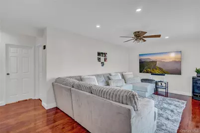 14 Lisa Drive, Deer Park, NY 11729 - Photo 8