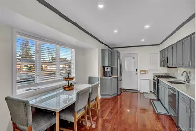 14 Lisa Drive, Deer Park, NY 11729 - Photo 12