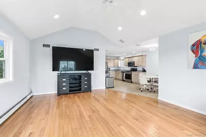 276 Hudson Avenue, Freeport, NY 11520 - Photo 6