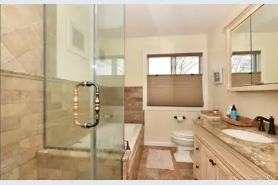 320 Roosevelt Avenue, Massapequa Park, NY 11762 - Photo 26