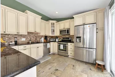 320 Roosevelt Avenue, Massapequa Park, NY 11762 - Photo 14