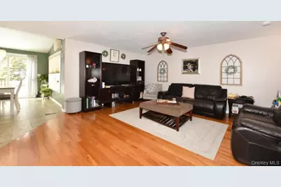 320 Roosevelt Avenue, Massapequa Park, NY 11762 - Photo 10