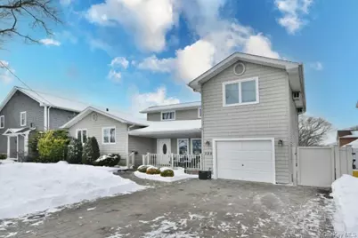 320 Roosevelt Avenue, Massapequa Park, NY 11762 - Photo 4