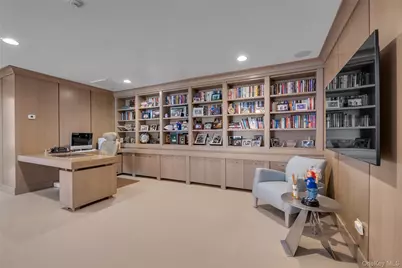 17 Evergreen Circle, Manhasset, NY 11030 - Photo 20