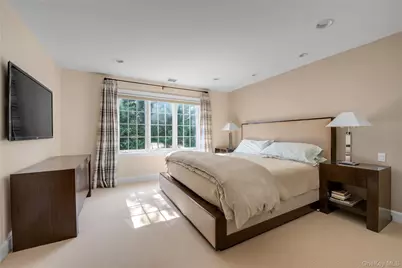 17 Evergreen Circle, Manhasset, NY 11030 - Photo 14