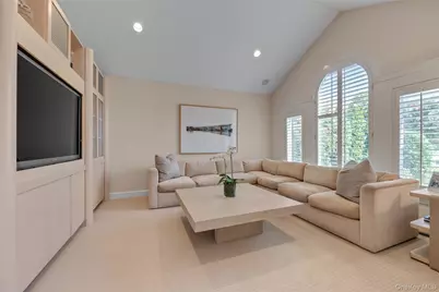 17 Evergreen Circle, Manhasset, NY 11030 - Photo 10