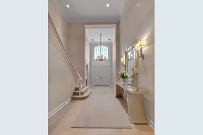 17 Evergreen Circle, Manhasset, NY 11030 - Photo 2