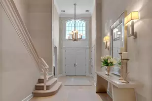 17 Evergreen Cir, Manhasset, NY 11030 - Photo 2