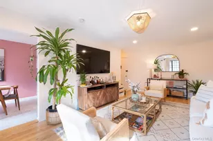 4 Foxwood Dr, Pleasantville, NY 10570 - Photo 2