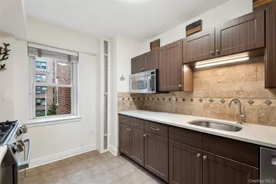 235 Garth Road #E2A, Scarsdale, NY 10583 - Photo 2