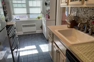 43 N Forest Ave, Rockville Centre, NY 11570 - Photo 16