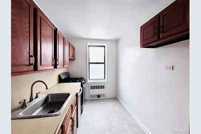 141-05 Pershing Crescent #202, Briarwood, NY 11432 - Photo 10