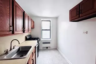 141-05 Pershing Crescent, Briarwood, NY 11432 - Photo 10